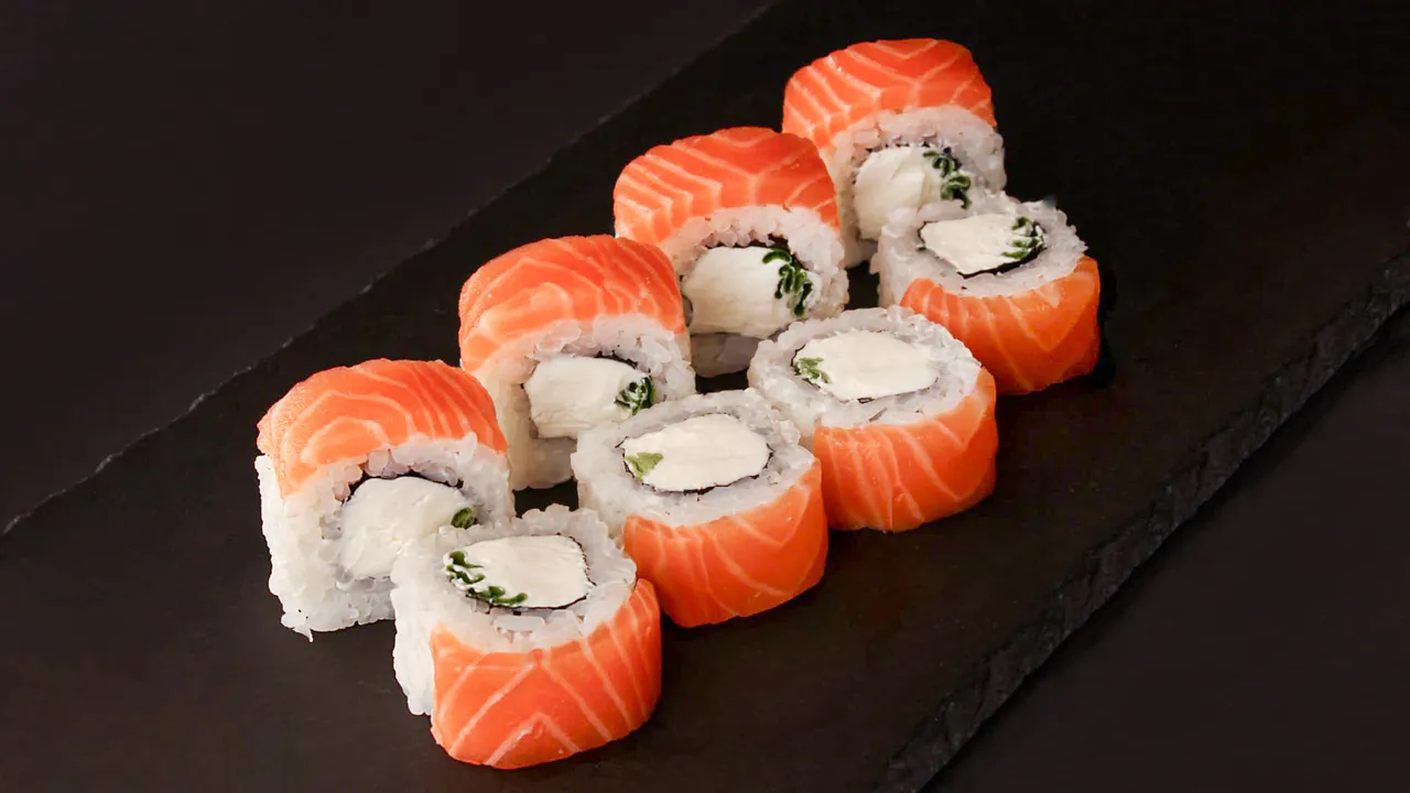 Филадельфия с луком (добавки не входят)